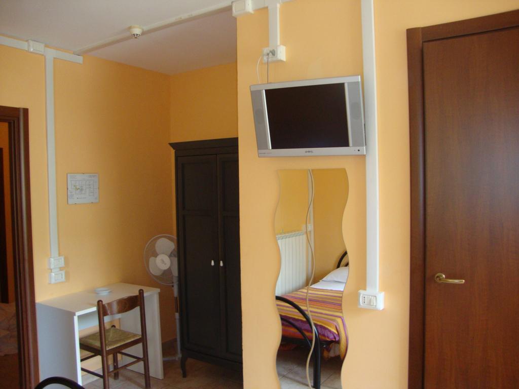 Albergo Gino Ancona Rum bild