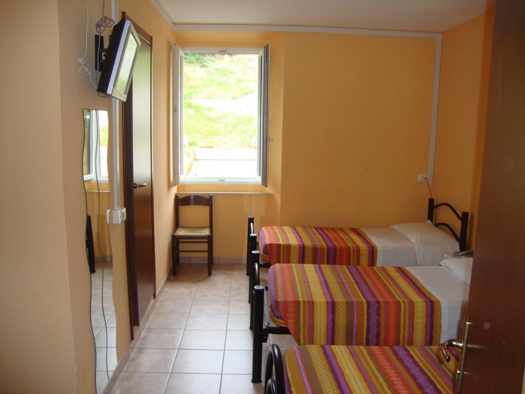 Albergo Gino Ancona Rum bild