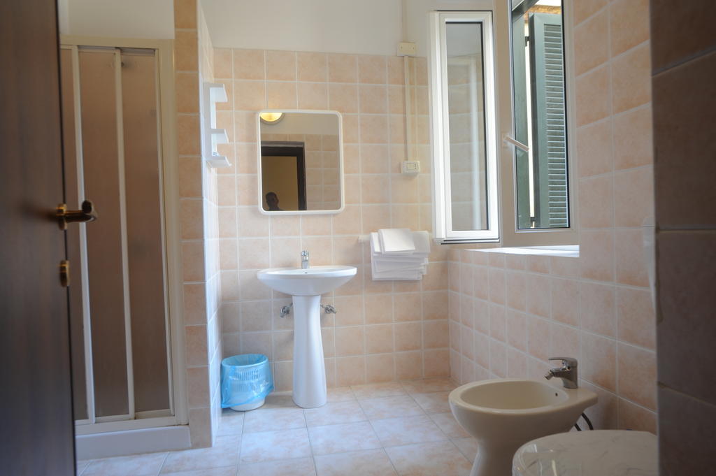 Albergo Gino Ancona Rum bild